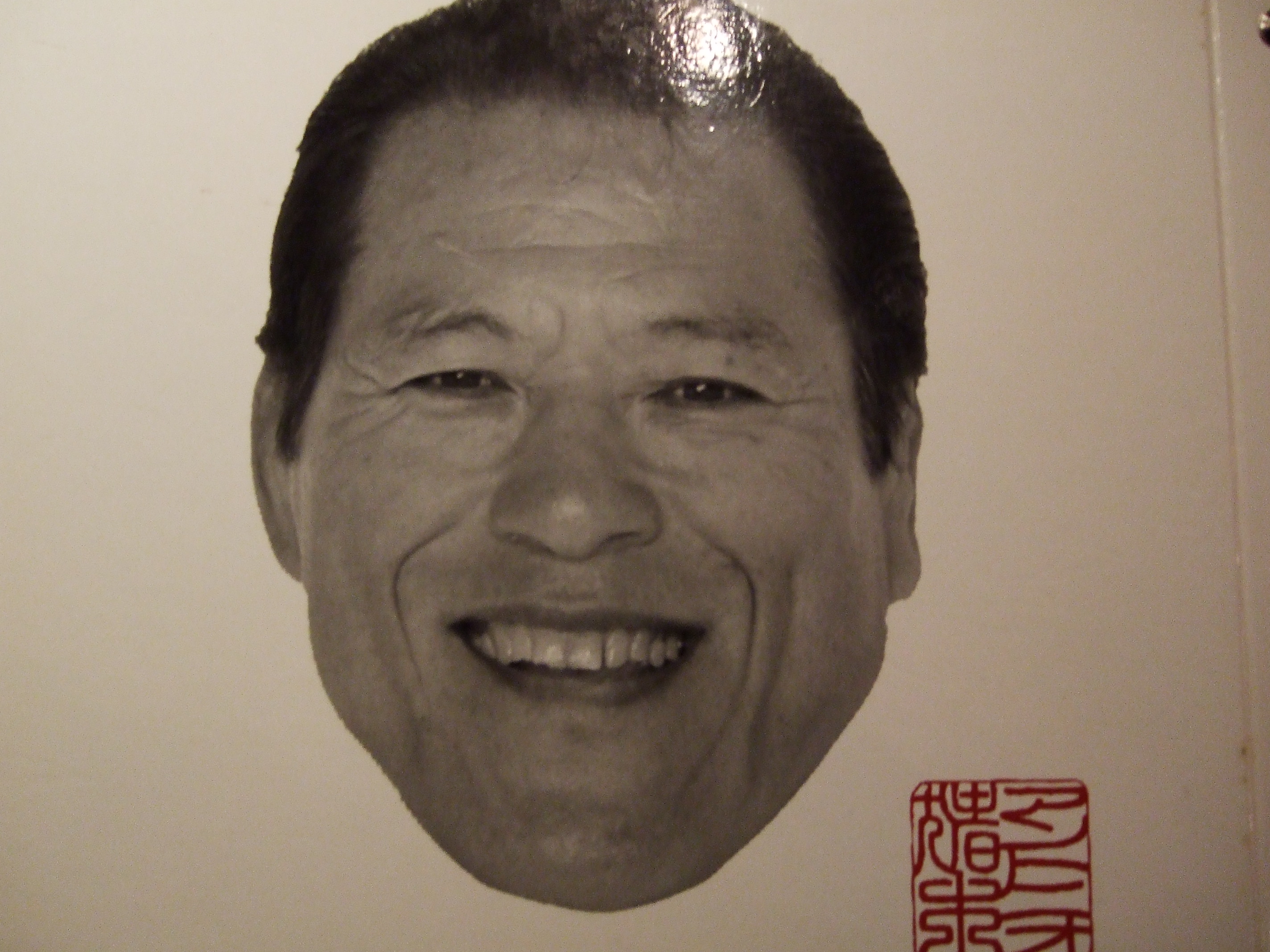 の店員がすると、これが可愛らしいんですわ~ 橋本コールを浴びる店員さんはヨカッタなぁ~ 席と席がもっと密着してればもっとエゲツナイことになるんやろうけど。